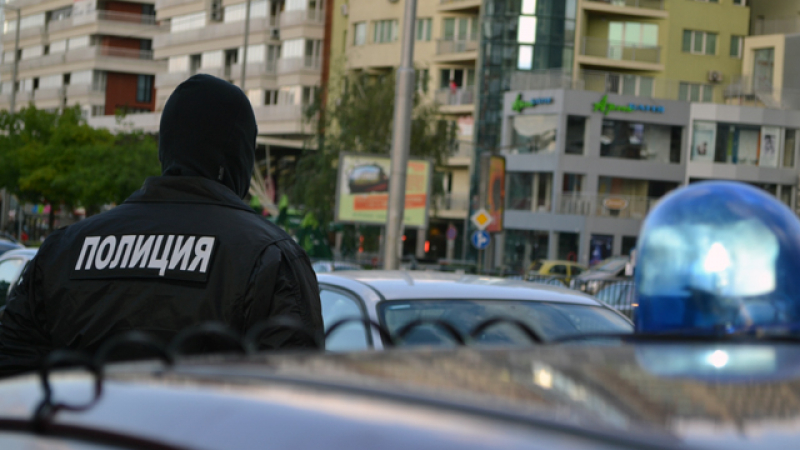 Издирват въоръжените бандити от Ботевград