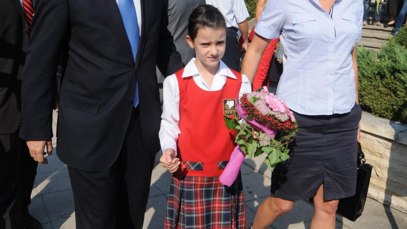Цветанов с дъщеря си Василена за първия учебен ден
