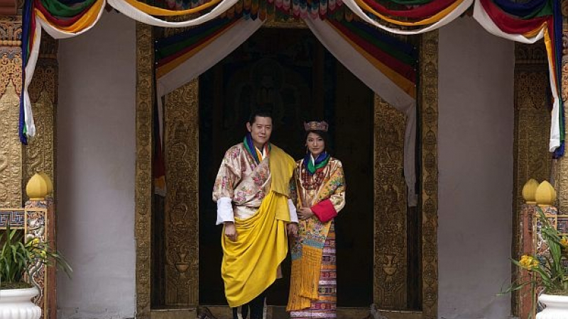 Кралят на Бутан се венча на древна будистка церемония