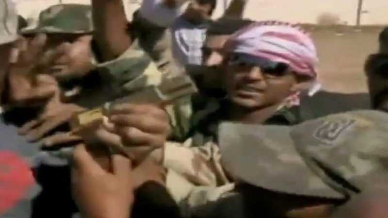 Тийнейджър екзекутирал Кадафи с куршум в челото
