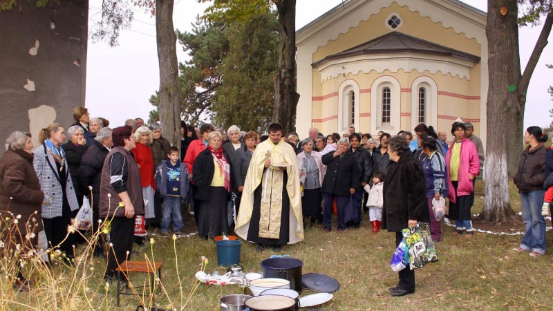 Катуница почете с курбан загиналите момчета