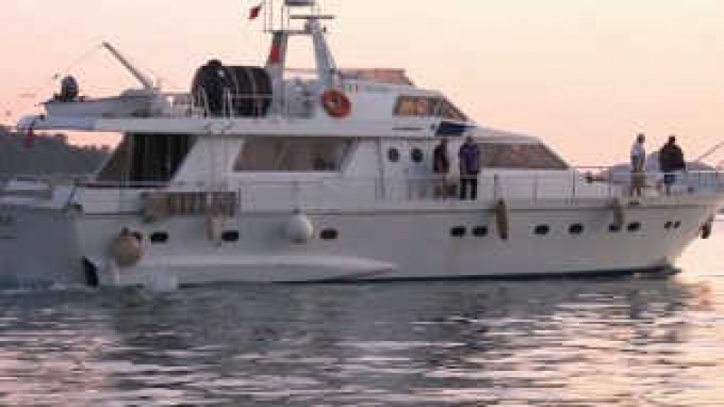 Спасиха сърби на луксозна яхта край Валона 