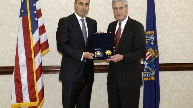 Директорът на ФБР ще посети България