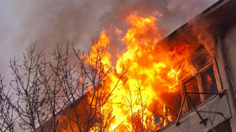 Клошари изпепелени в собствените си вехтории при пожар в София