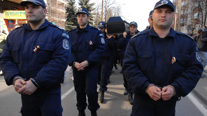 Полицаите стачкуват на 30 ноември, искат оставката на Дянков