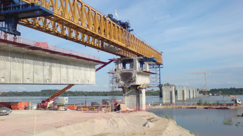 Сушата спря строежа на Дунав мост 2 
