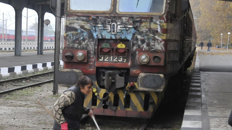 БДЖ спира 166 влака от 14 декември