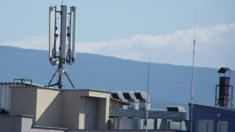 Половината от GSM-антените в София са незаконни