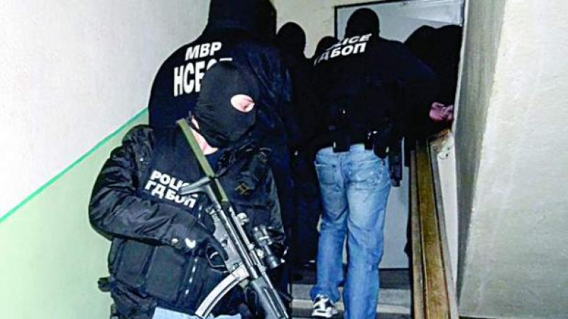 Съдът остави в ареста Силоваците