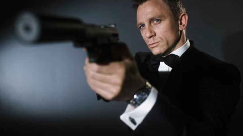 Даниел Крейг в още пет филма като Агент 007
