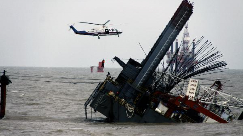 Спасителните операции в Охотско море продължават 