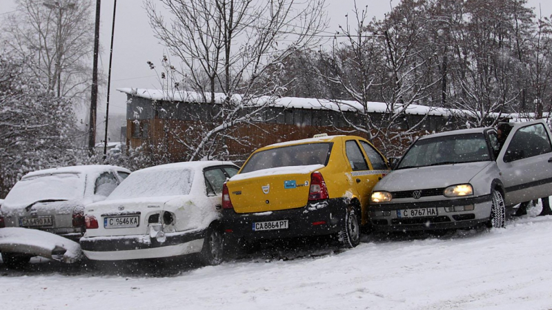 Снегът ще блокира България по празниците