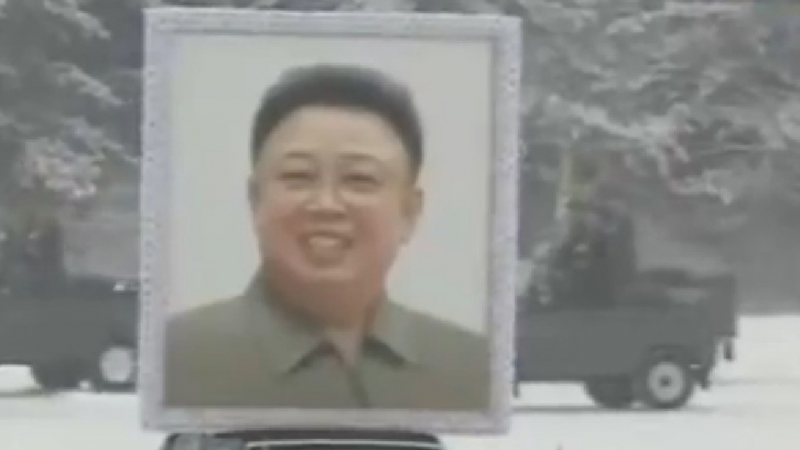 Изпратиха Ким Чен Ир като Ким Ир Сен
