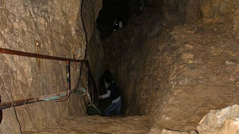Заляха пещера с тон отрова