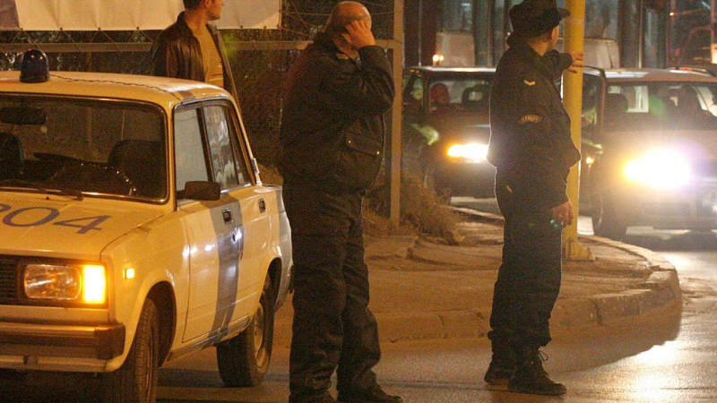 Двама бандити пребиха с бухалки полицай в София