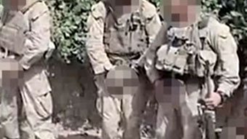 Установена е самоличността на двама от морските пехотинци, пикали върху убити афганистанци