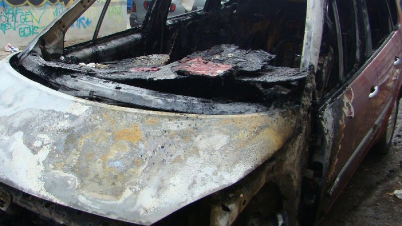 И в Пловдив откриха изгоряла кола  