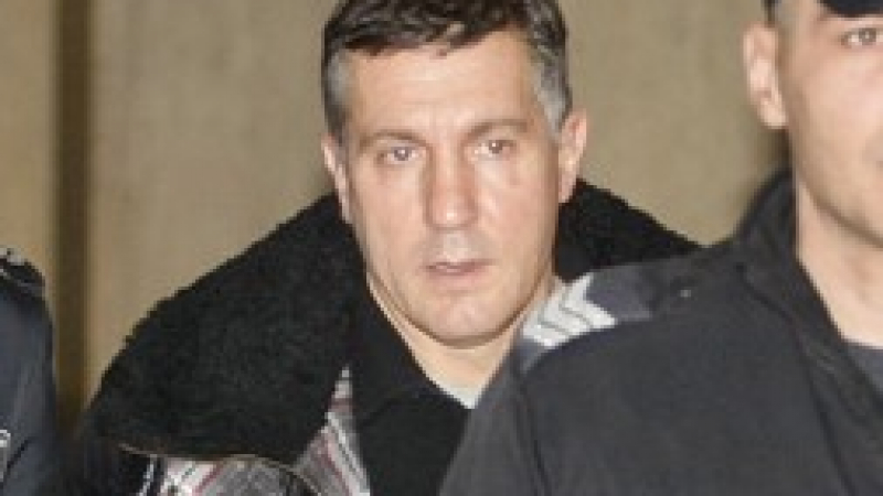 Нежната душа Кленовски остава в ареста