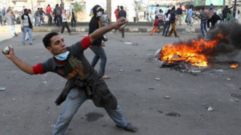 Загинаха демонстранти при сблъскване с полицията в египетския Суец
