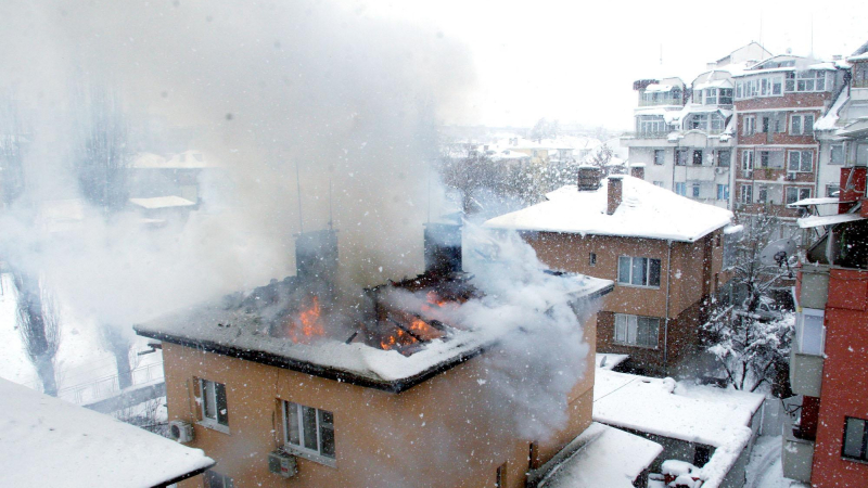 Общинско жилище за семейство с бебе, пострадало при пожара в Пловдив