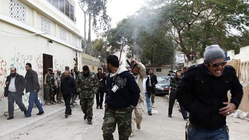 Сирийци нападнаха руското посолството в Триполи