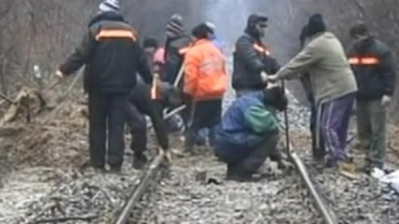 Пътниците от дерайлиралия влак остават в Хасково