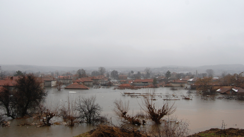 Язовир потопи село Бисер (снимки и видео)

