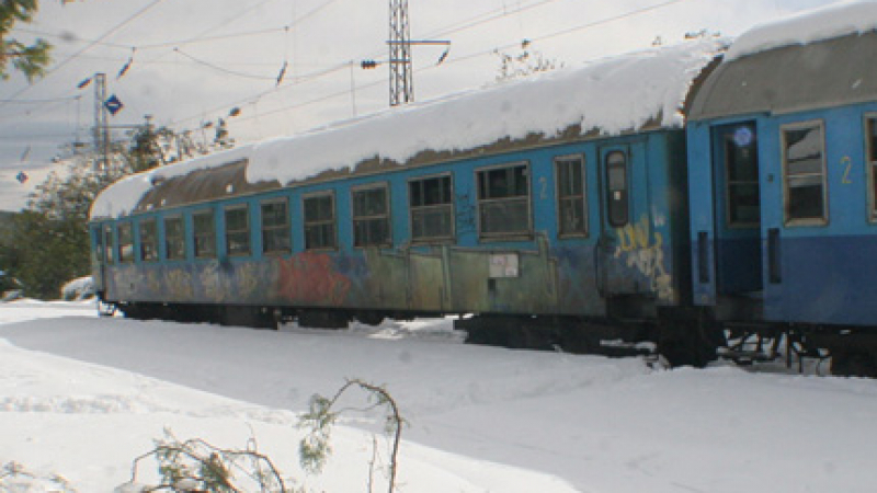 150 души бедстват във влака Бургас - София
