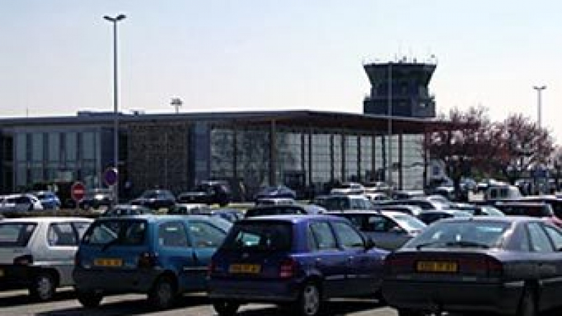 Мошеник стана шеф на международно френско летище