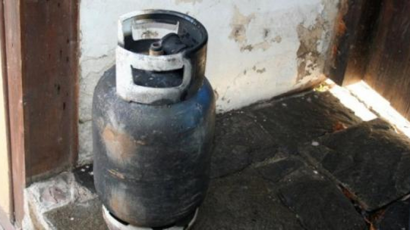 Газова бутилка обгори трима в София