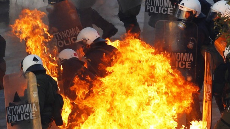 Атина в пламъци! 140 бунтовници в ареста