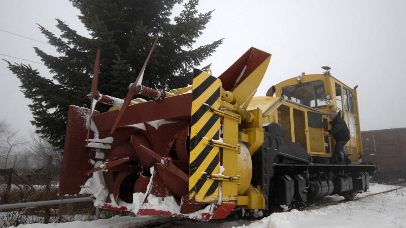 Дерайлира локомотив снегорин