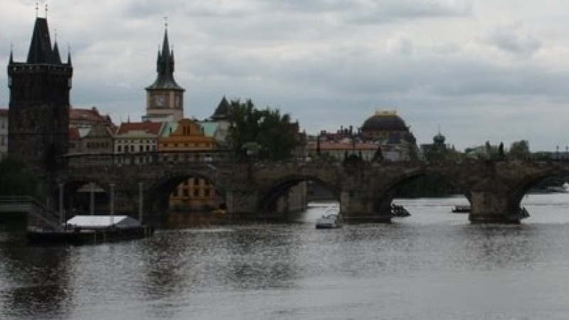 Българи арестувани в Прага, точели банкомати