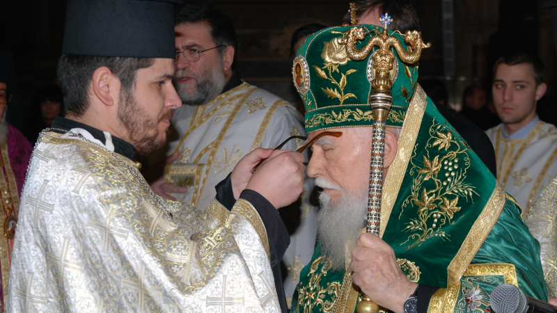 Отец Любомиров Попов: Досието на Максим е било унищожено, когато е станал патриарх