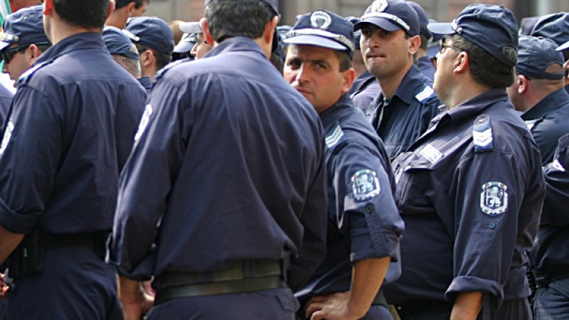 Полицаите отново на протест