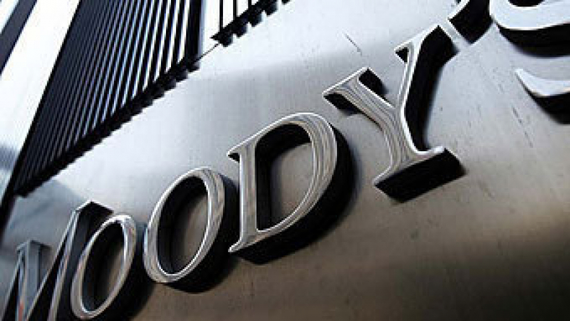 Moody's свали рейтинга на Гърция до дъното