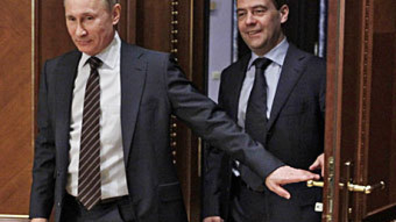 Не е за вярване какъв армаган получи Путин и с каква визия се появи Медведев