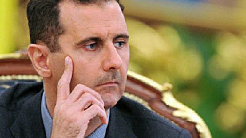 Башар Асад седна зад волана и си щракна селфи (ВИДЕО)