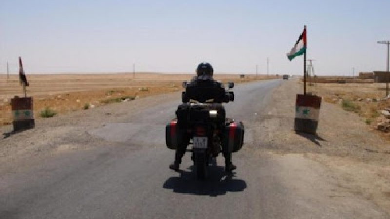В Сирия минират пътища за бягство към Турция