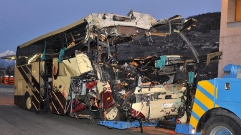 Шофьорът на автобуса убиец в Швейцария заспал или поразен от инфаркт