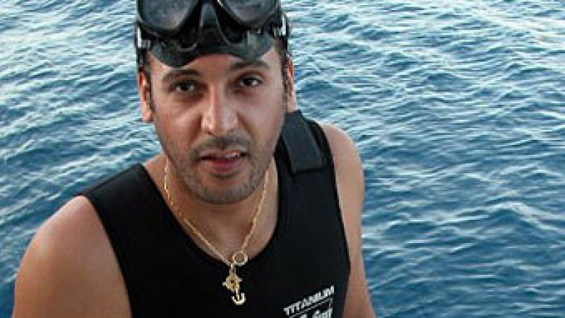 Четвъртият син на Кадафи поръчал круизен кораб с басейн за акули