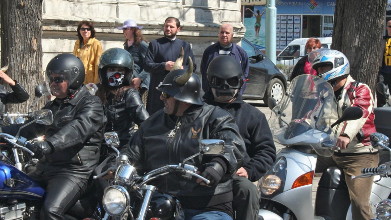 Губернатор и полицай №1 поведоха рокерите в Пловдив