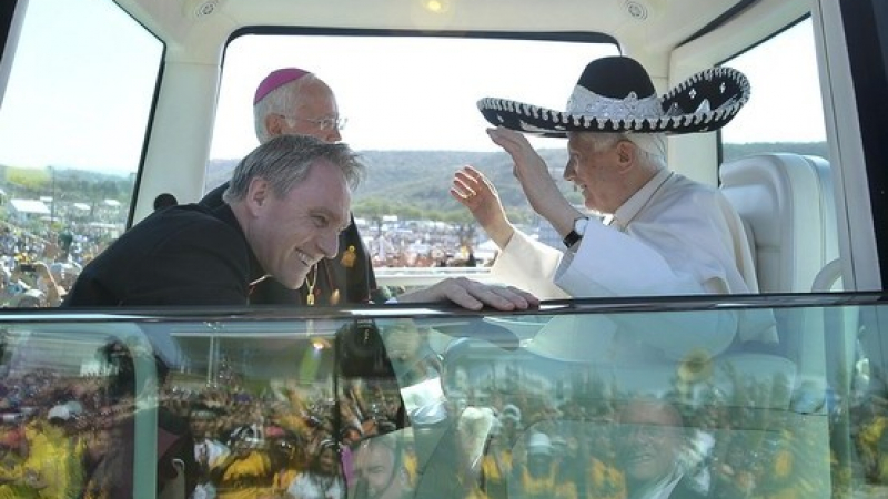 Папата нахлупи сомбреро пред 300 000 в Мексико