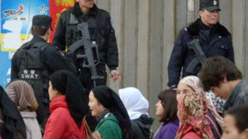 В Китай осъдиха на смърт уйгур за масово клане на пазар