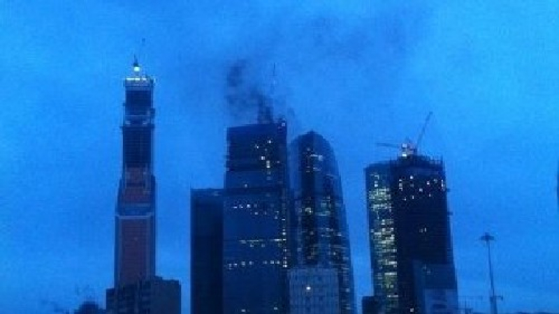 Пожар обхвана небостъргач в Москва 