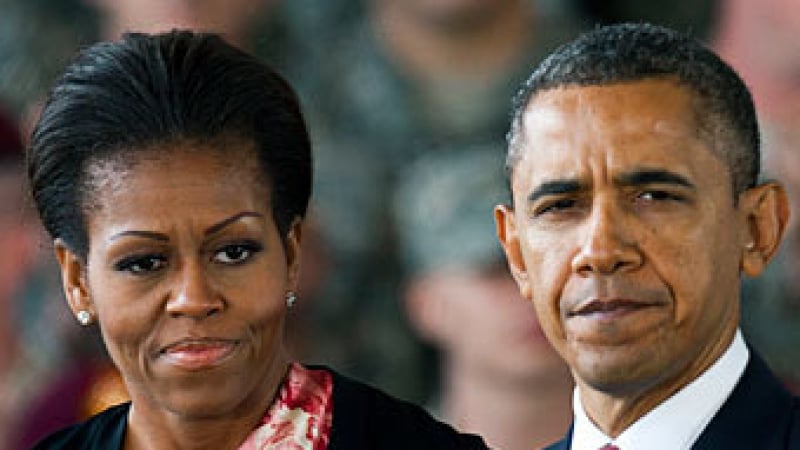 Доходите на семейство Обама намалели двойно за година