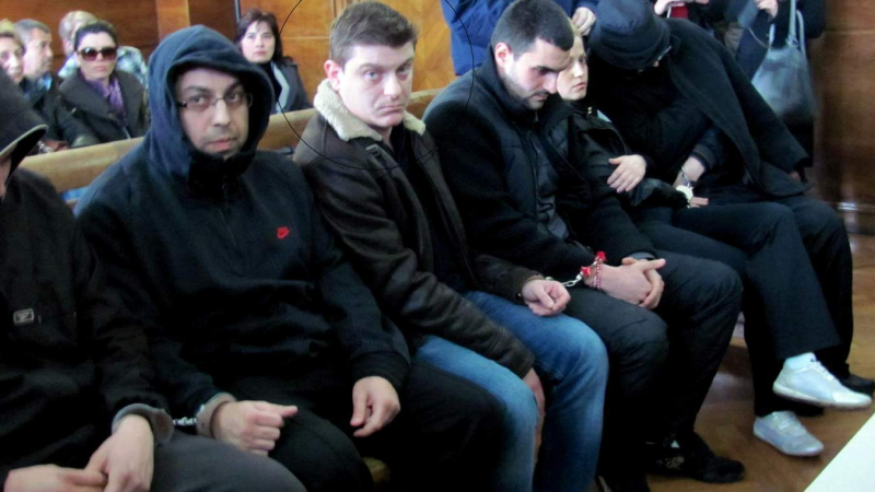 Рецидивисти се гаврят с екстрасенса Божидар Караджов в ареста
