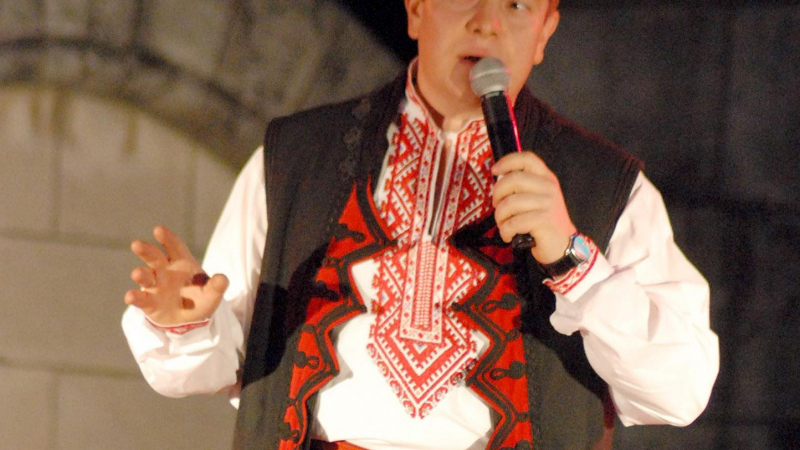 Илия Луков поведе Великденското хоро във Варна 