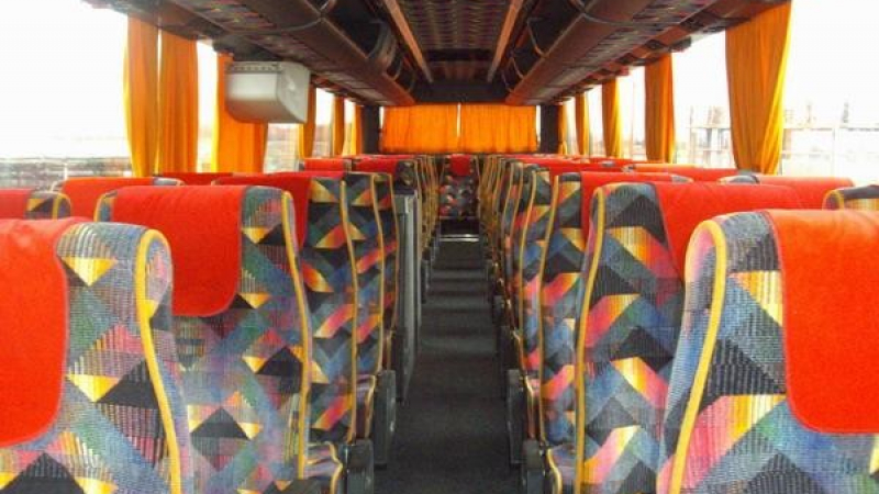 Опъване на нерви! Шофьор на автобус в Пловдив подминава спирки, крещи на пътниците