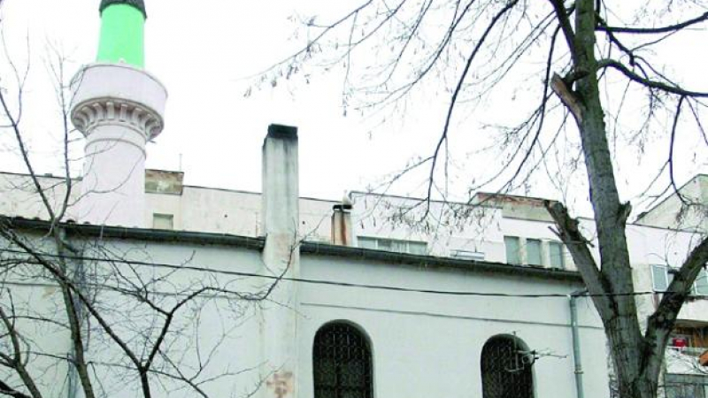 Младеж открадна тонколоната на джамията във Варна